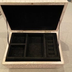 Jewelry box